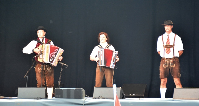 266_Geel17_MainStage-Performance.JPG